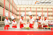 烹饪擂台拼技艺 到底谁是厨王？