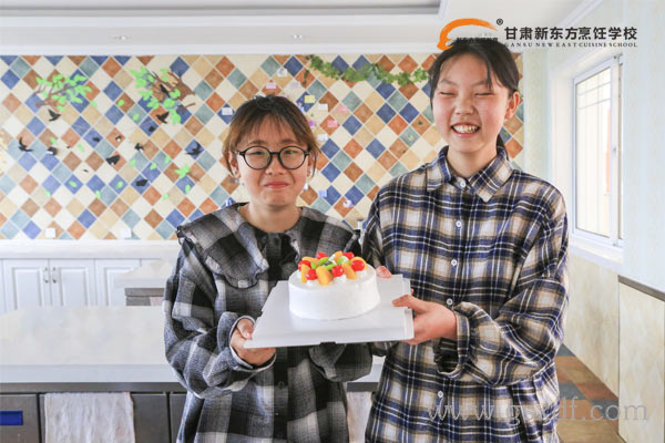 女孩儿都喜欢蛋糕