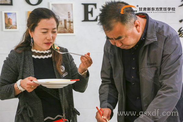 尽情享受节日美食