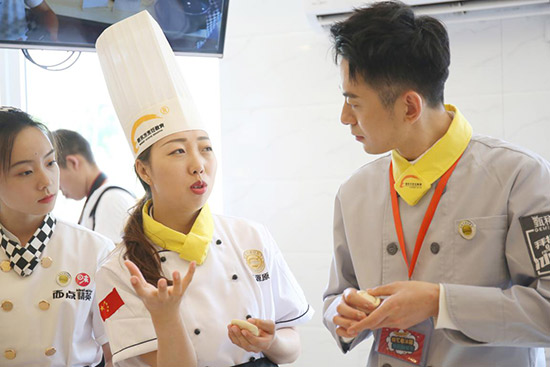 田树来到<a href='http://m.gsxdf.com/' target='_blank'><u>新东方烹饪</u></a>学艺