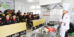 初中生可以在甘肃新东方烹饪学校学习厨师么