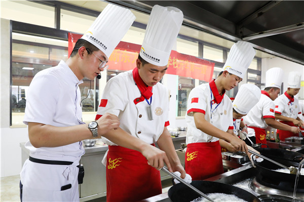 2019年，为什么越来越多的初高中生选择<a href='http://m.gsxdf.com/' target='_blank'><u>学厨师</u></a>？