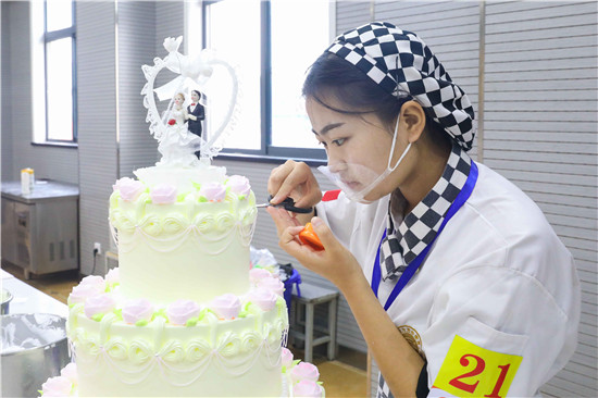 学西点西餐累不累？16岁女孩子可以学吗？