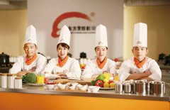 <b>央视《厨王争霸》入驻新东方烹饪学校，新东方烹饪迎来中外美食对决</b>