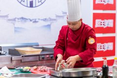 <b>新东方师资张运珠出战厨王争霸，争霸厨王彰显老师风范！</b>