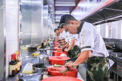 <b>【退伍不褪色 学厨赢未来】退伍军人学什么技术好？来甘肃新东方烹饪学校学</b>