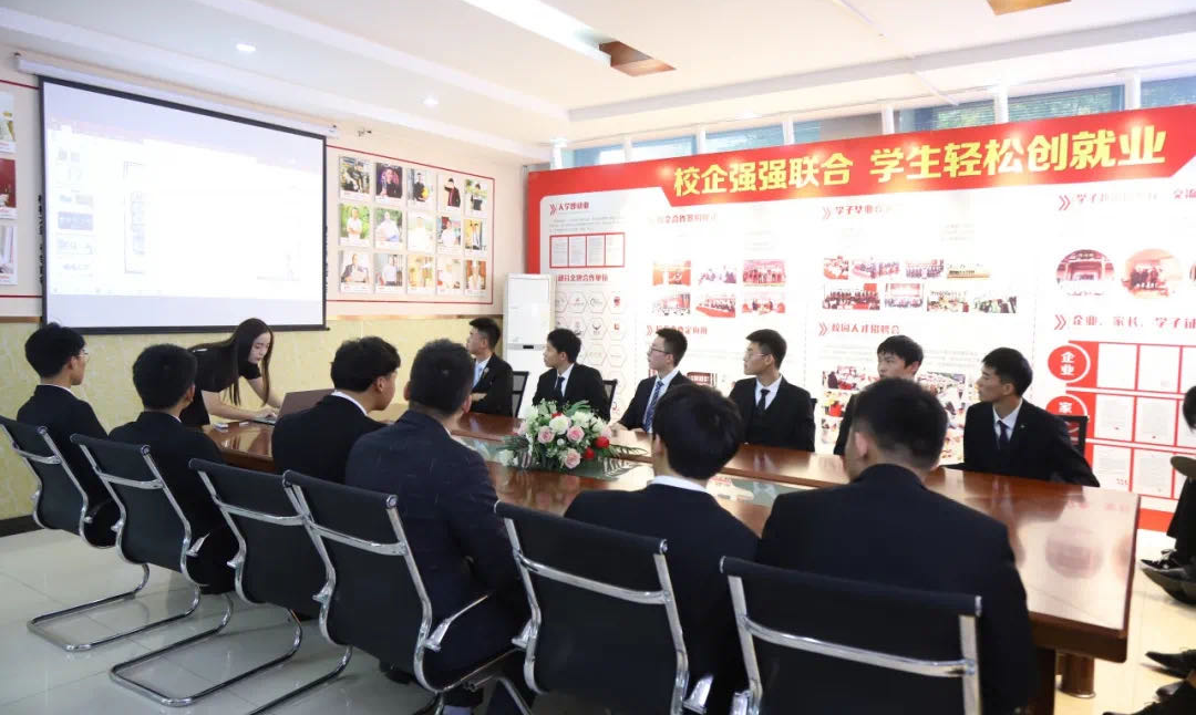 <a href='http://m.gsxdf.com/' target='_blank'><u>新东方烹饪</u></a>教育