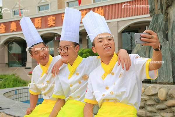 <b>甘肃新东方烹饪学校学子技能比拼用实力较量，展学习成果 ！</b>