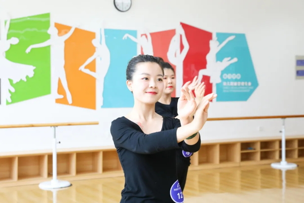 初高中毕业生学幼师