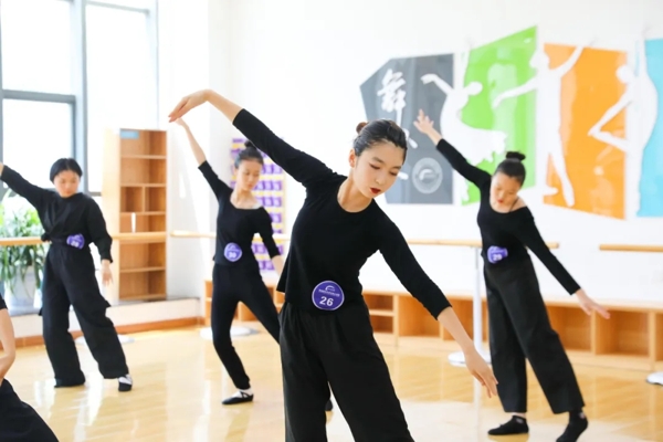 女孩子报读陕西新东方<a href='http://m.gsxdf.com/' target='_blank'><u>烹饪学校</u></a>