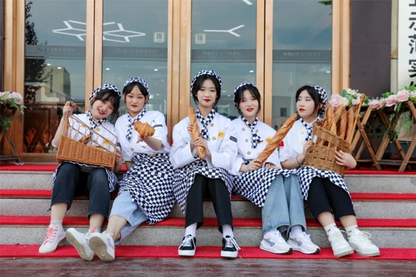 女孩子报读陕西新东方<a href='http://m.gsxdf.com/' target='_blank'><u>烹饪学校</u></a>