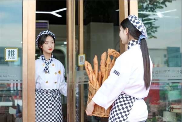 女孩子报读陕西新东方<a href='http://m.gsxdf.com/' target='_blank'><u>烹饪学校</u></a>