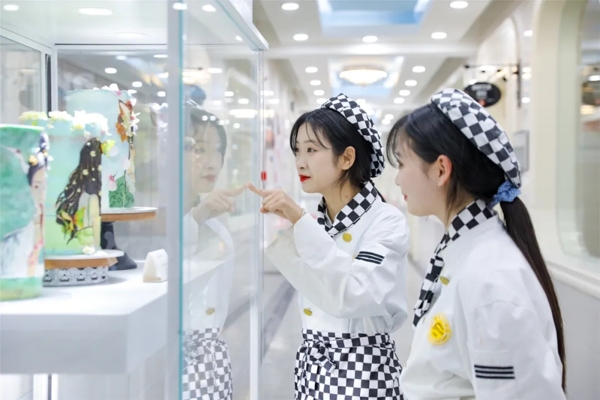 女孩子报读陕西新东方<a href='http://m.gsxdf.com/' target='_blank'><u>烹饪学校</u></a>