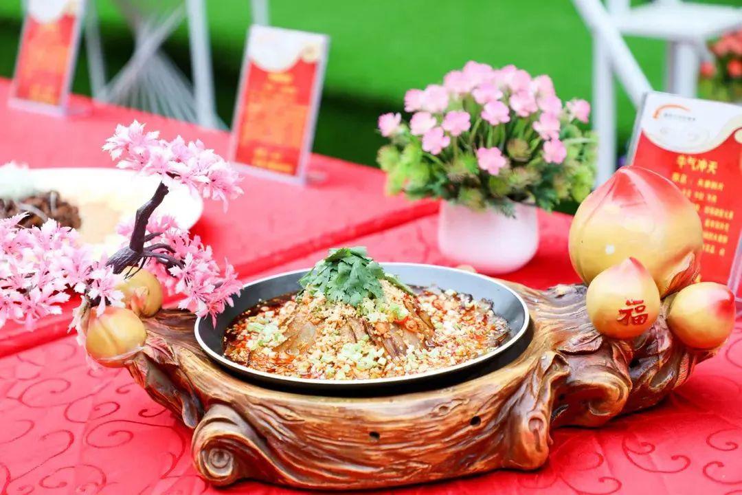 厨师行业的发展前景如何？当今社会学厨师好吗？