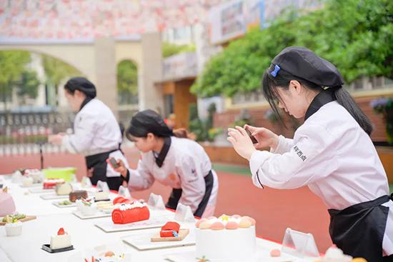 <b>还在考虑去店里当学徒？看完这篇再做决定！</b>
