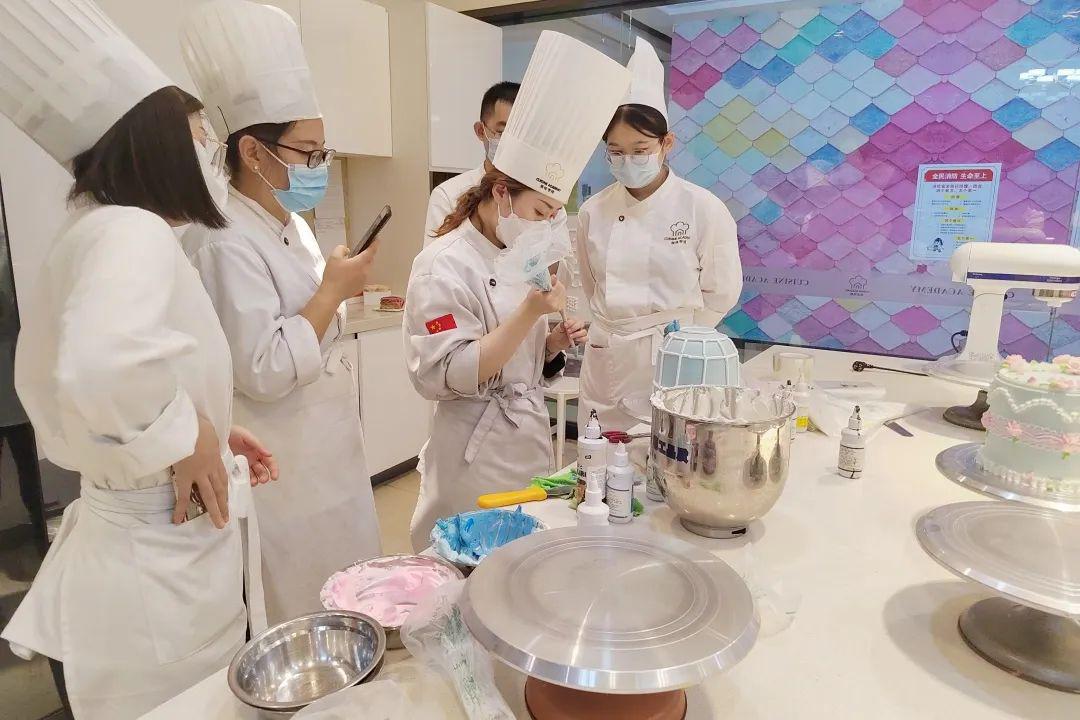 西点学习哪里好？甘肃新东方美味学院西点火热报名中......