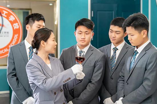 【解析】初中生报读甘肃新东方有哪些优势？