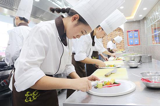 新东方烹饪学校学西餐出来工作咋样