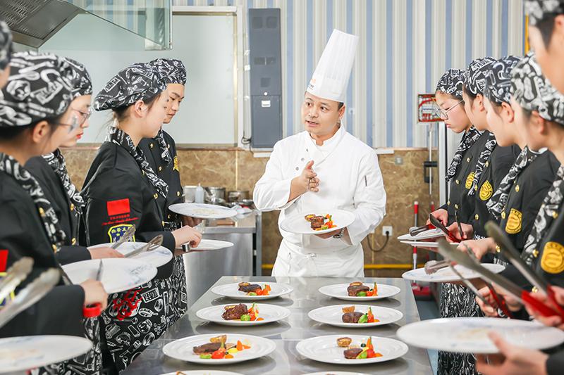 新手学西餐，其实并不难——甘肃新东方烹饪学校的西餐学习经验分享