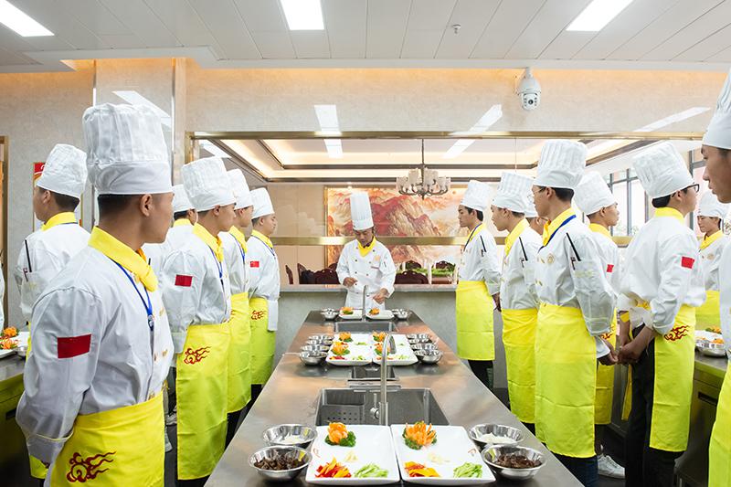 厨师证可以在哪里考？新东方烹饪学校可以考厨师证吗？