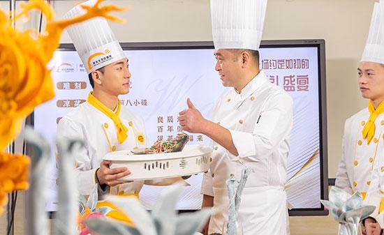 初中毕业考不上高中可以上甘肃新东方烹饪学校吗？
