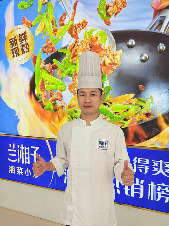 张有平：餐饮行业摸爬滚打 少年归来衣锦还乡
