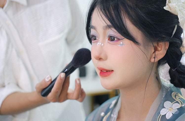 美容美发与化妆实操教学