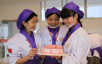 20岁女生可以学西点吗
