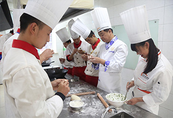 老师指导 学员操作