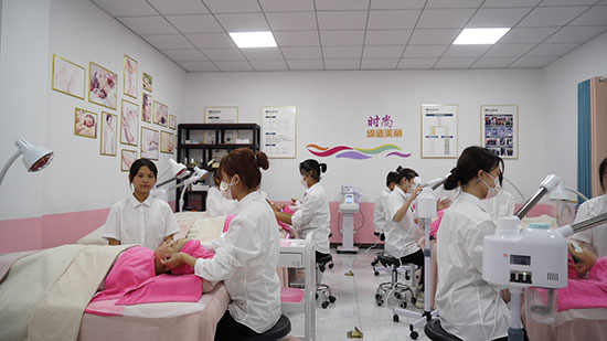 抢占夏秋季招生名额！甘肃新东方 6 大优势助你赢在职业起跑线