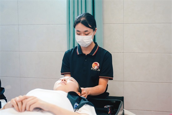 学美容化妆的正规学校