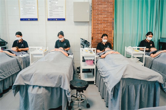 甘肃在哪里学女士化妆