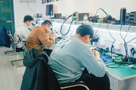 择校选新赛道，甘肃新东方高级技工学校无人机应用技术专业，零基础也能学