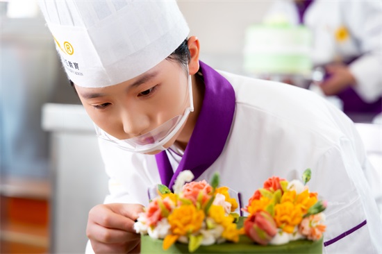 初高中毕业新选择：文化课学不进？不如稳学一门终身技术