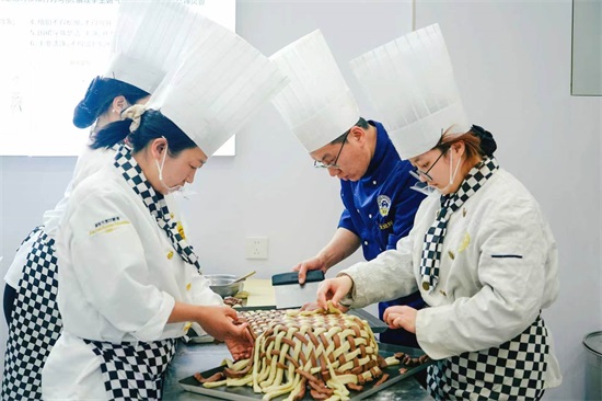 大学生「回炉」学技能，正在成为一种新常态