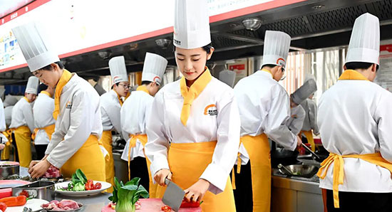 <a href='http://m.gsxdf.com/' target='_blank'><u>学厨师</u></a>一般去哪里学