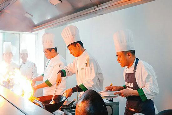 真材实料练真技！甘肃新东方高级技工学校大米先生产教融合班实操课现场直击