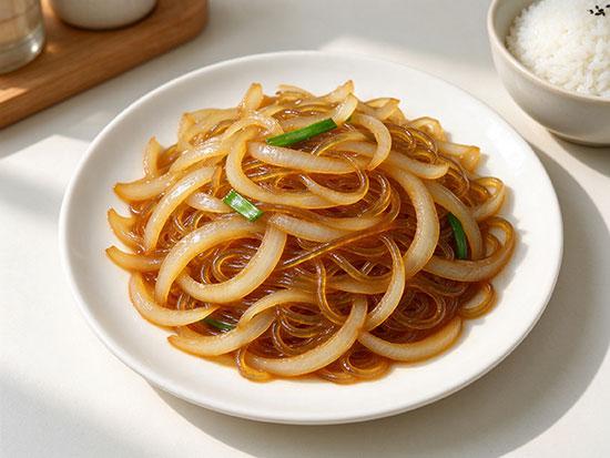 洋葱炒粉条：软糯鲜香，简单下饭